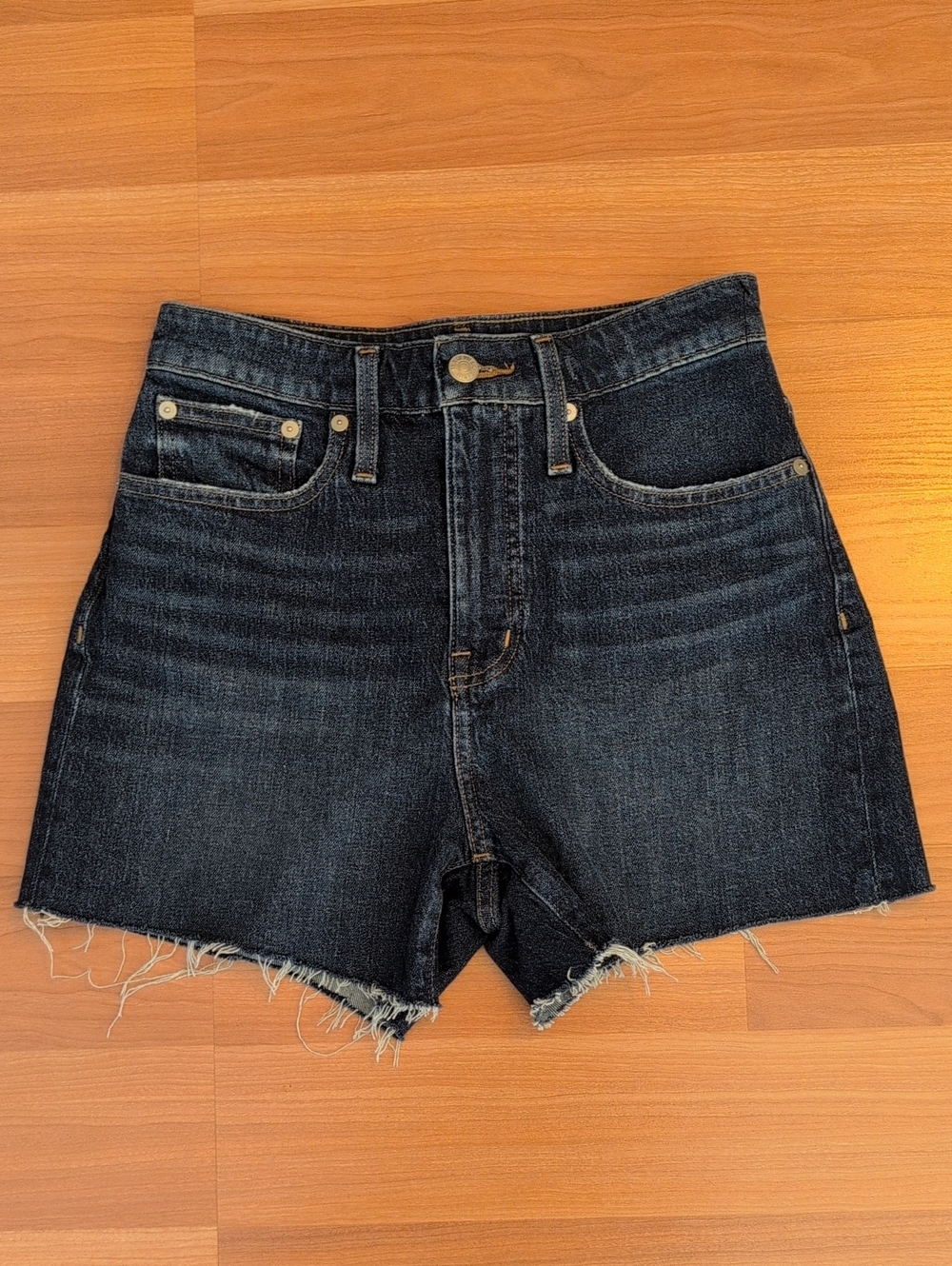 Madewell Curvy High Rise Denim Shorts Canterdale Wash Blue Size 26 Raw Hem